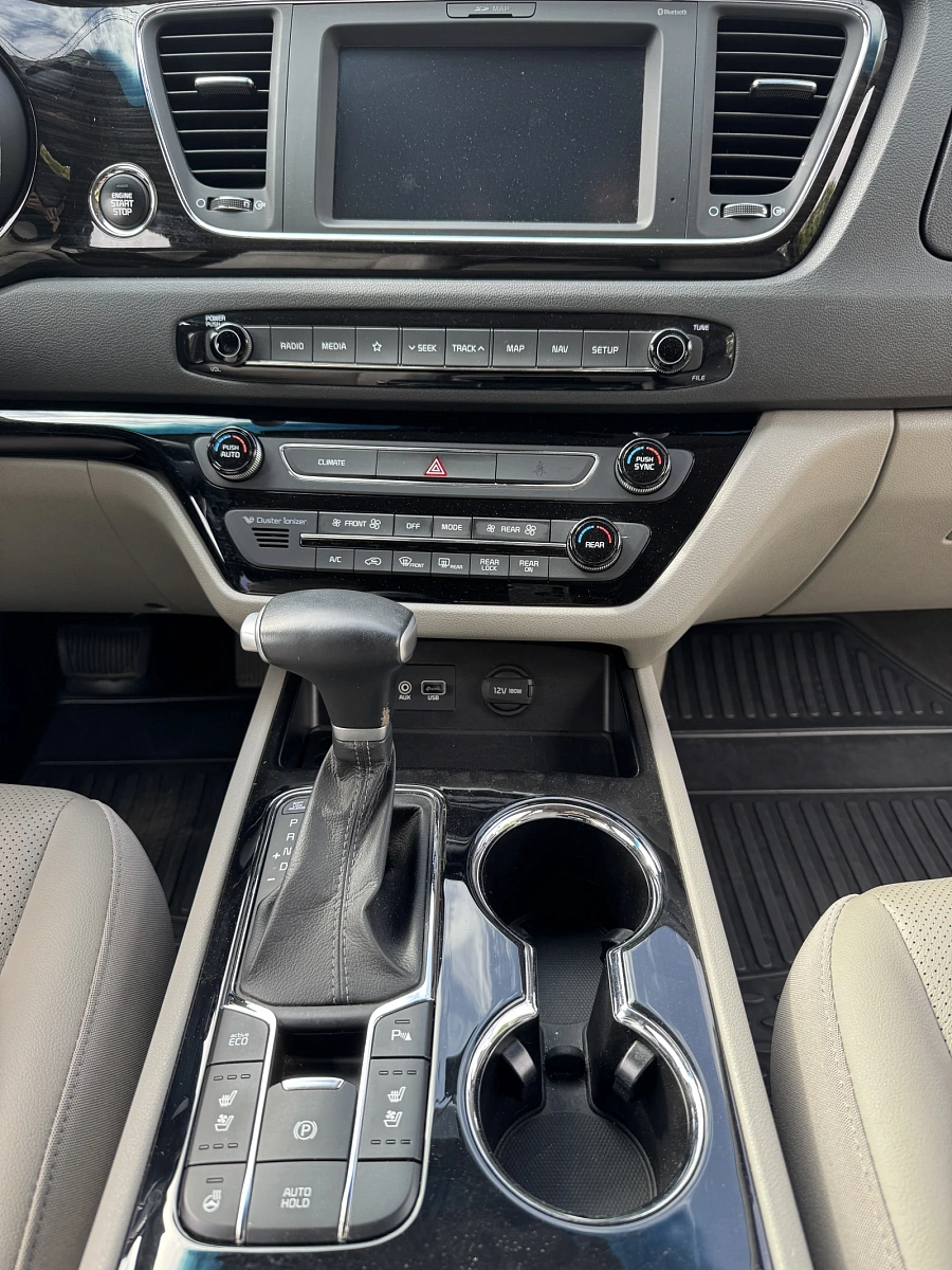 Kia Carnival, 2020г., передний привод, автомат
