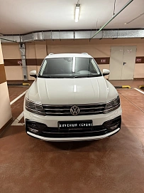 Volkswagen Tiguan, 2020г, полный привод, робот