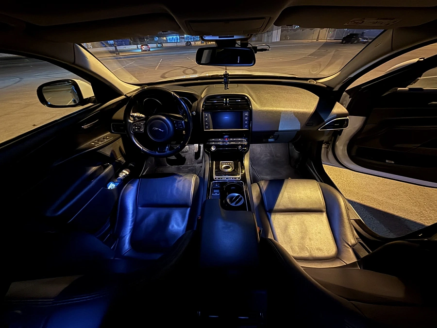 Jaguar XE, 2015г., задний привод, автомат