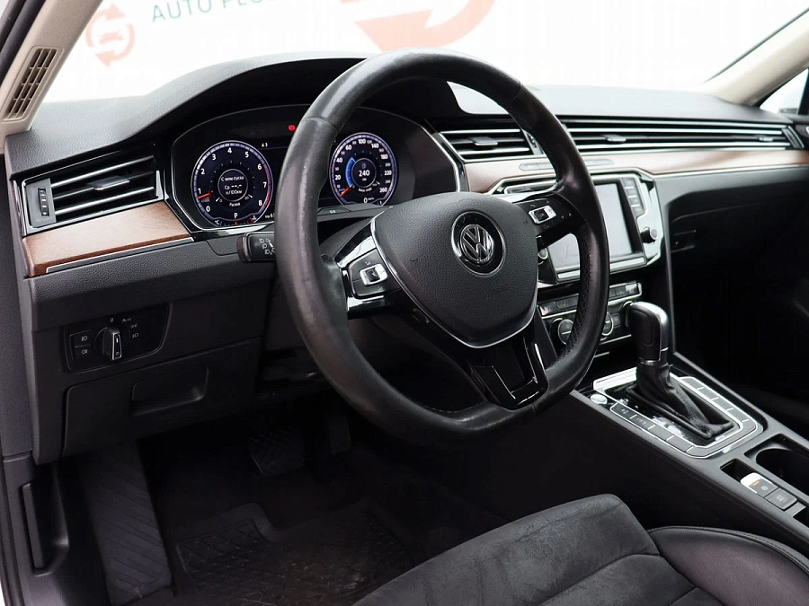 Volkswagen Passat, 2016г., передний привод, робот