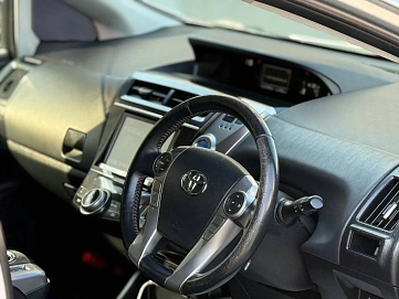 Toyota Prius Alpha, 2016г, передний привод, автомат