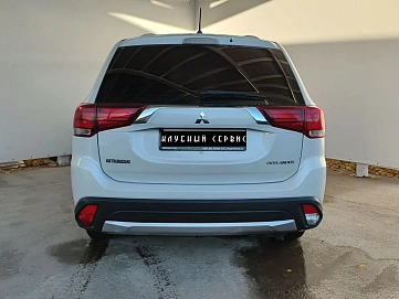 Mitsubishi Outlander, 2015г, передний привод, вариатор