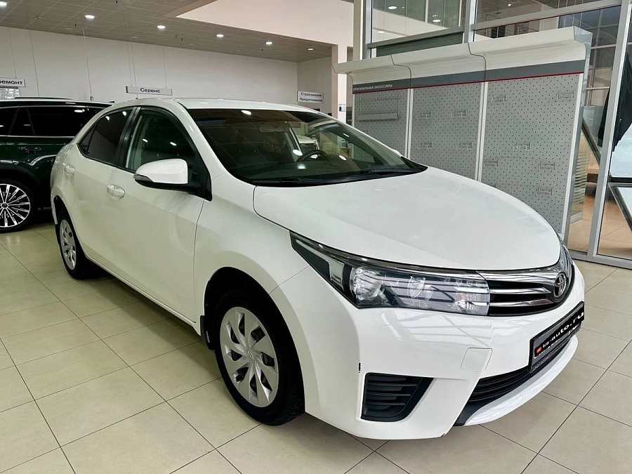 Toyota Corolla, 2014г., передний привод, вариатор