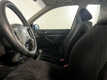 Volkswagen Golf, 2001г, передний привод, механика