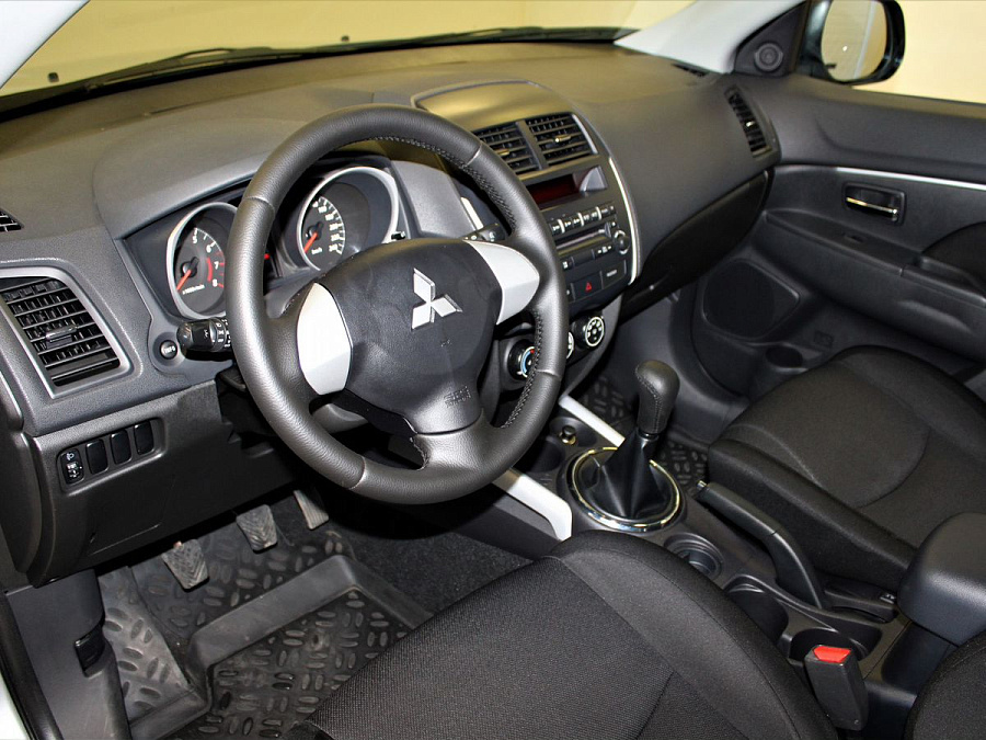 Mitsubishi , 2012г., передний привод, механика