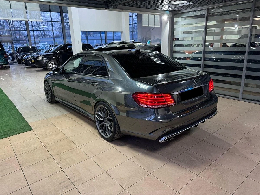 Mercedes-Benz E-Класс AMG, 2011г., задний привод, автомат