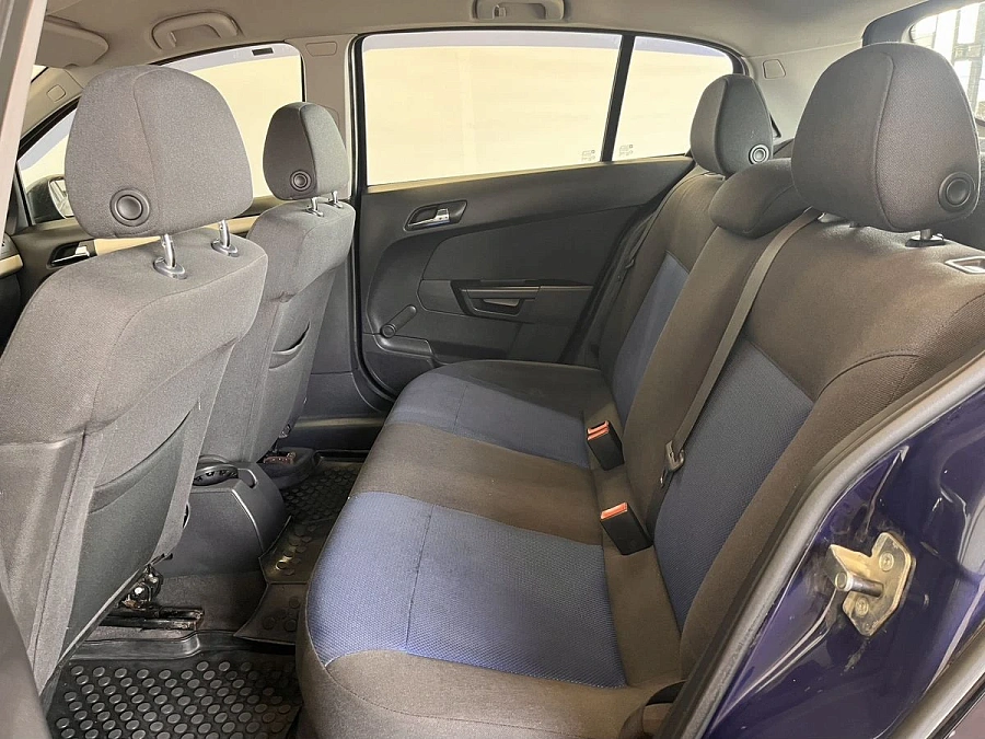 Opel Astra, 2008г., передний привод, механика