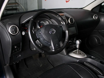 Nissan Qashqai, 2010г., передний привод, вариатор