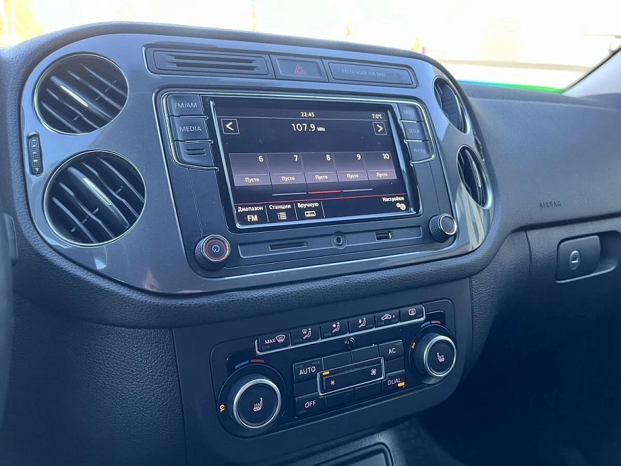 Volkswagen Tiguan, 2011г., передний привод, механика