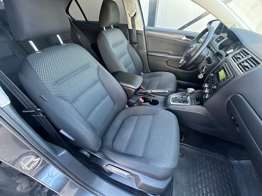 Volkswagen Jetta, 2014г., передний привод, робот