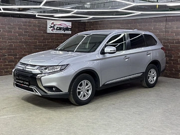 Mitsubishi Outlander, 2018г, передний привод, вариатор