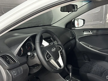 Hyundai Solaris, 2015г, передний привод, автомат