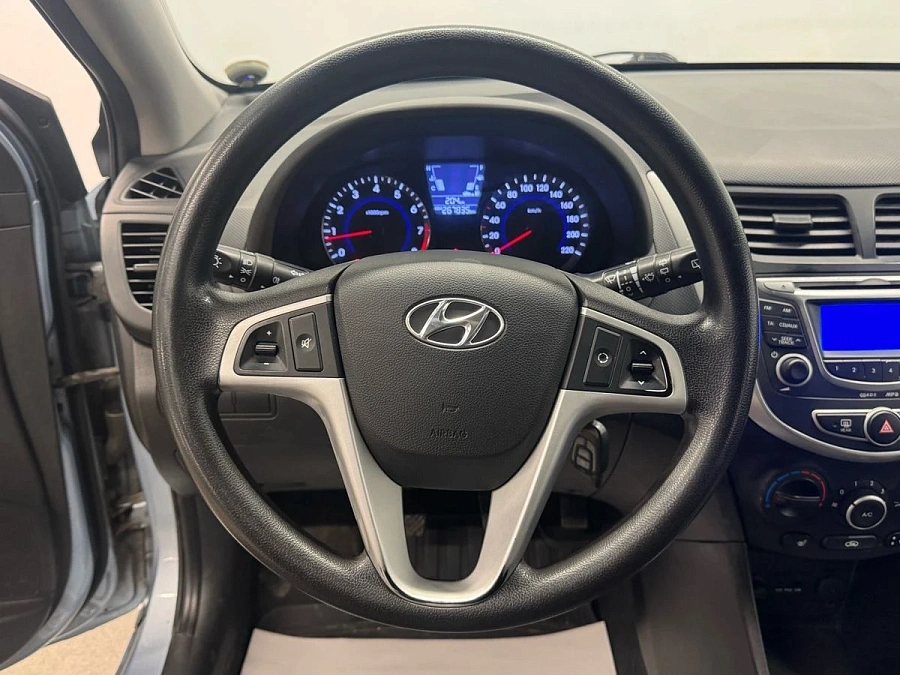 Hyundai Solaris, 2012г., передний привод, механика