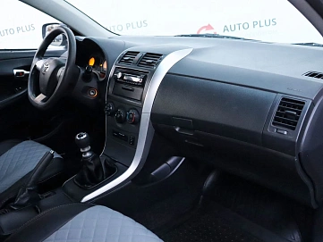 Toyota Corolla, 2012г, передний привод, механика