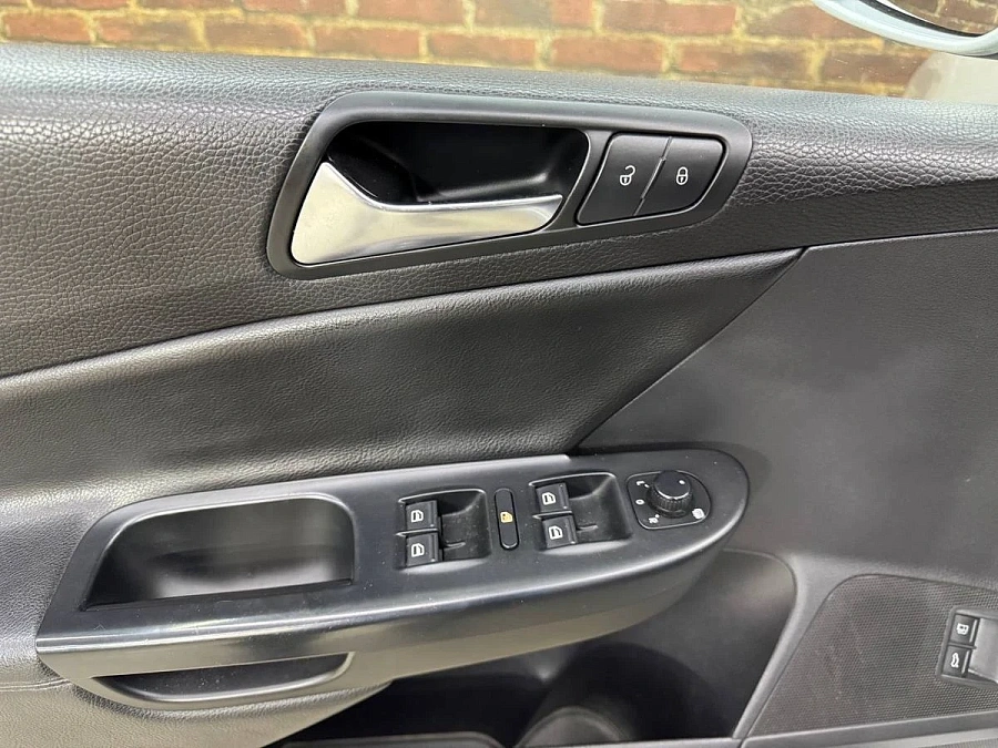 Volkswagen Passat, 2009г., передний привод, робот