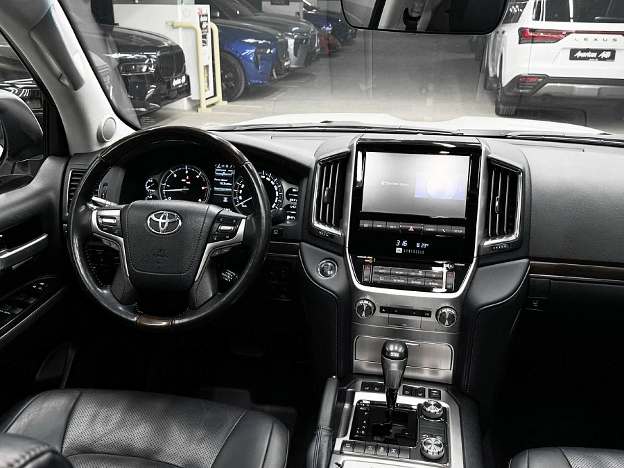 Toyota Land Cruiser, 2018г., полный привод, автомат