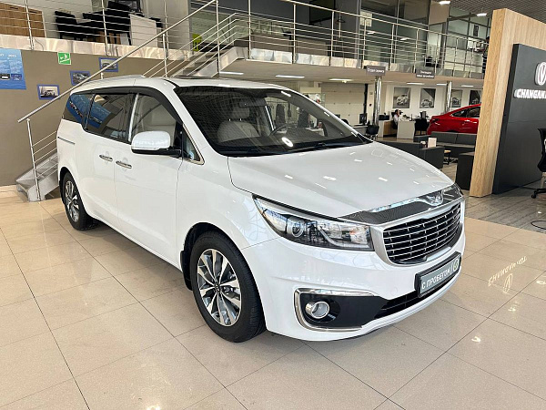 Kia Carnival, 2015г., передний привод, автомат