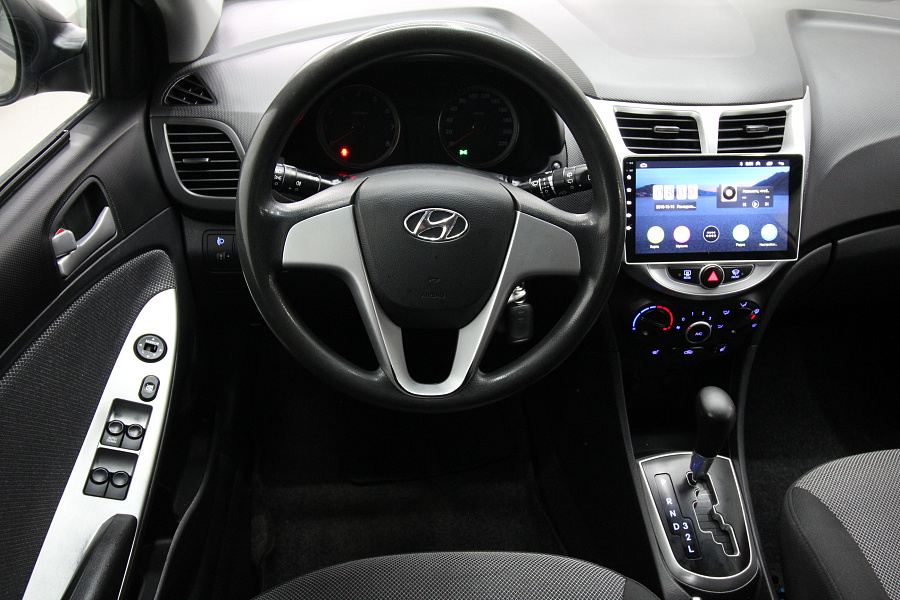 Hyundai Solaris, 2011г., передний привод, автомат