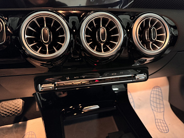 Mercedes-Benz A-Класс, 2024г, передний привод, робот