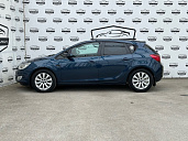 Opel Astra, 2011г., передний привод, механика