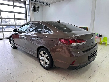Hyundai Sonata, 2018г, передний привод, автомат