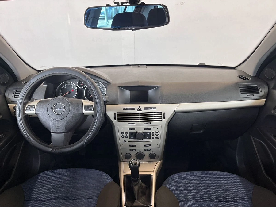 Opel Astra, 2008г., передний привод, механика