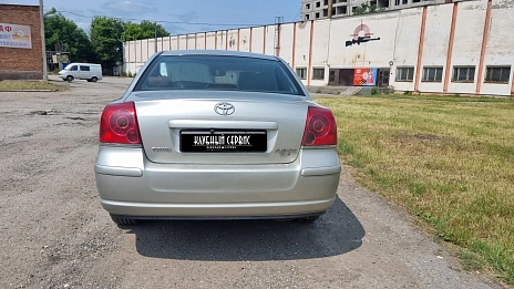 Toyota Avensis, 2004г, передний привод, автомат
