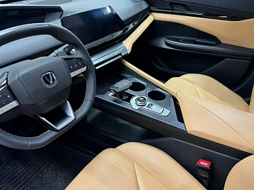 Changan UNI-V, 2023г, передний привод, робот