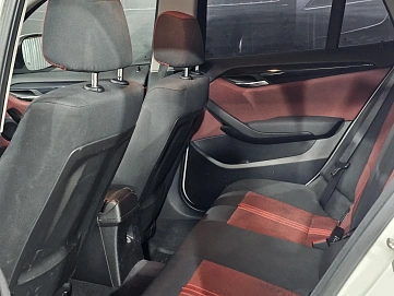 BMW X1, 2012г, задний привод, автомат