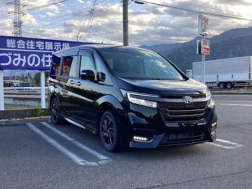 Honda Stepwgn, 2018г, полный привод, вариатор