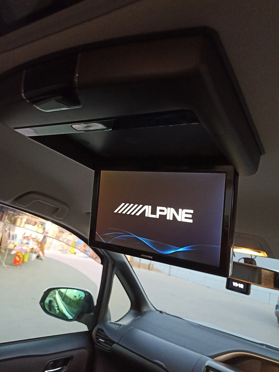 Toyota Voxy, 2015г., передний привод, вариатор