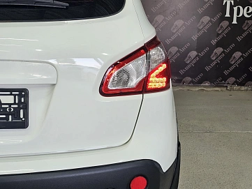 Nissan Qashqai, 2010г, передний привод, вариатор