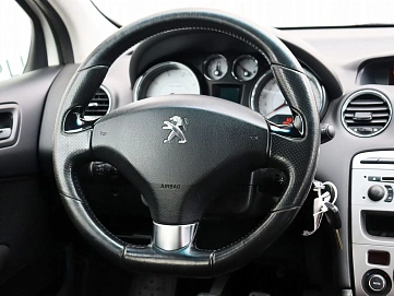 Peugeot 308, 2011г, передний привод, механика