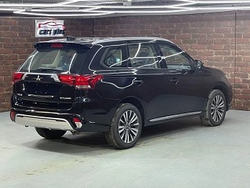 Mitsubishi Outlander, 2022г, передний привод, вариатор