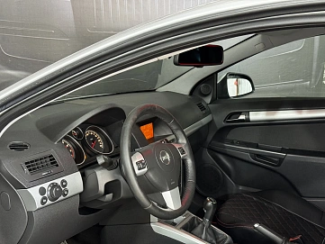 Opel Astra, 2010г, передний привод, механика