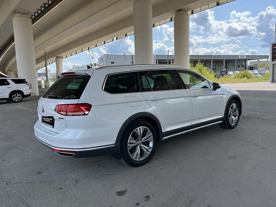 Volkswagen Passat, 2019г., полный привод, робот