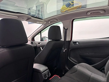 Peugeot 308, 2011г, передний привод, автомат