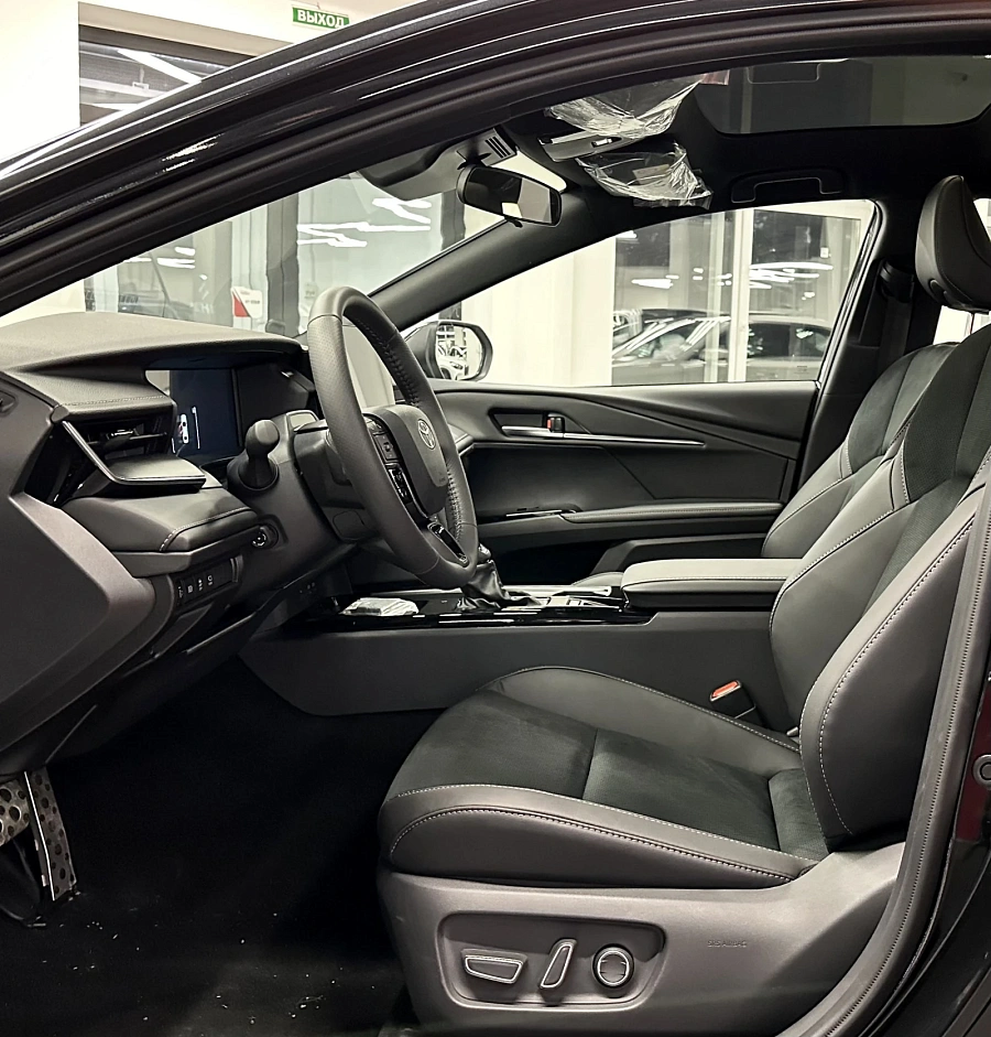 Toyota Camry, 2025г., передний привод, вариатор