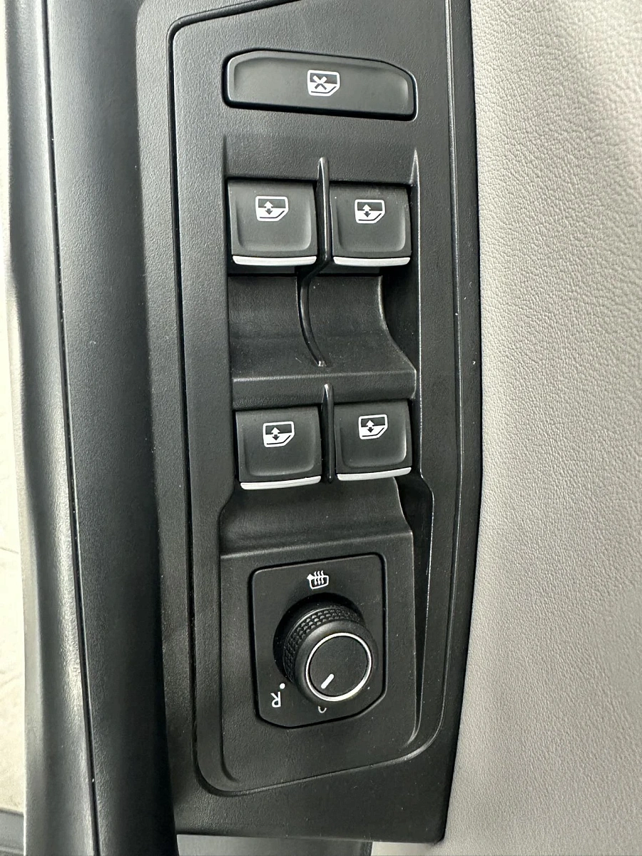 Volkswagen T-Roc, 2023г., передний привод, робот