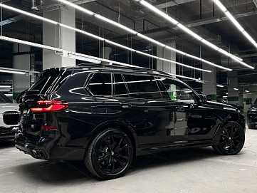 BMW X7, 2024г, полный привод, автомат