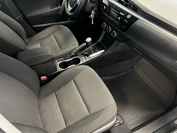 Toyota Corolla, 2013г, передний привод, автомат