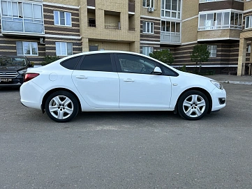 Opel Astra, 2012г, передний привод, механика