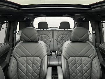 BMW X7, 2025г, полный привод, автомат