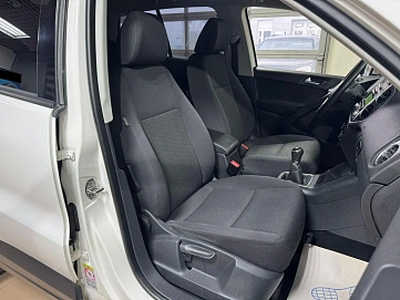 Volkswagen Tiguan, 2011г, полный привод, механика