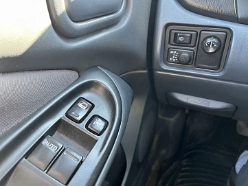 Nissan Almera, 2004г., передний привод, механика