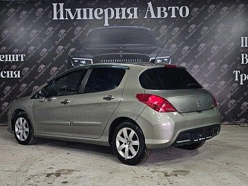 Peugeot 308, 2010г, передний привод, автомат