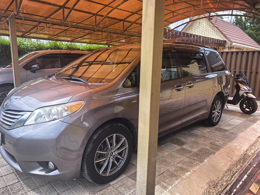 Toyota Sienna, 2016г., полный привод, автомат