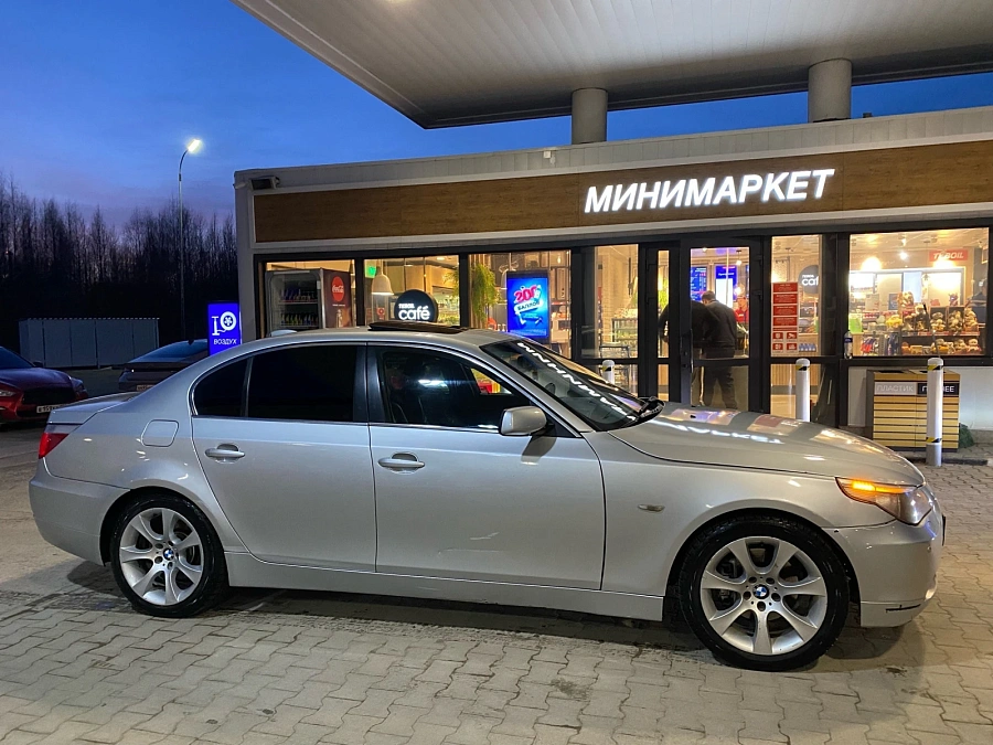 BMW 5 серии, 2004г., задний привод, автомат