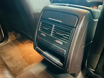 Volkswagen Touareg, 2011г, полный привод, автомат