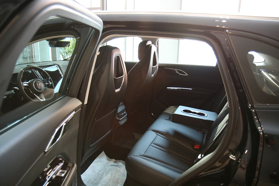 Hongqi HS3, 2025г., передний привод, робот